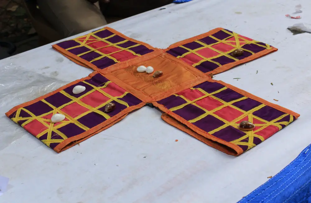 A closeup of Pachisi in progress.